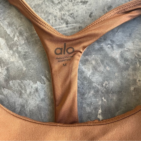 NWOT Alo Yoga Sleek Back Bodysuit Cinnamon Size M - Picture 4 of 10